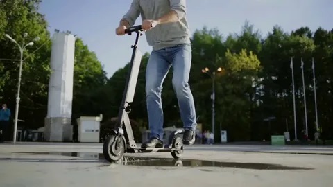 Электросамокаты и электровелосипеды в 2025 году: нужны ли права?